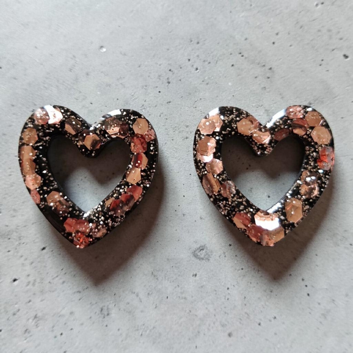 Ginette (noir et paillettes vieux rose)