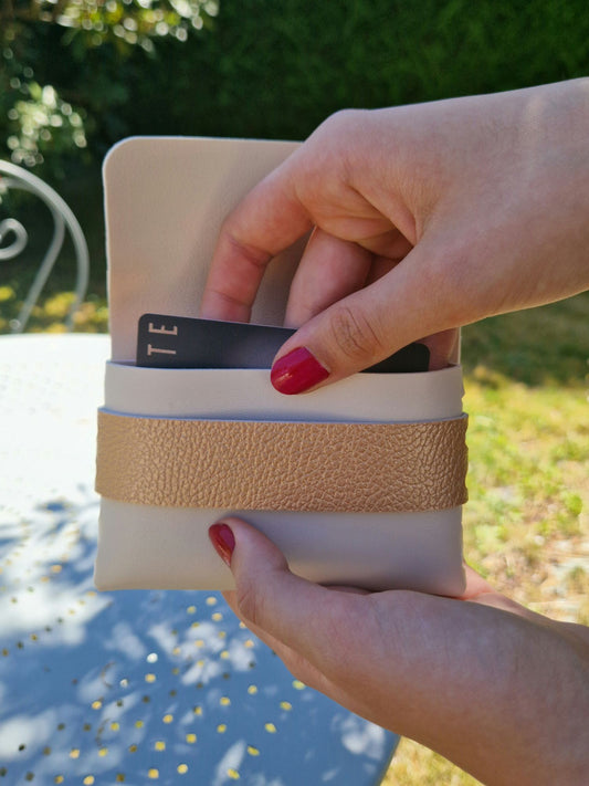 Etui minimaliste (beige et doré)