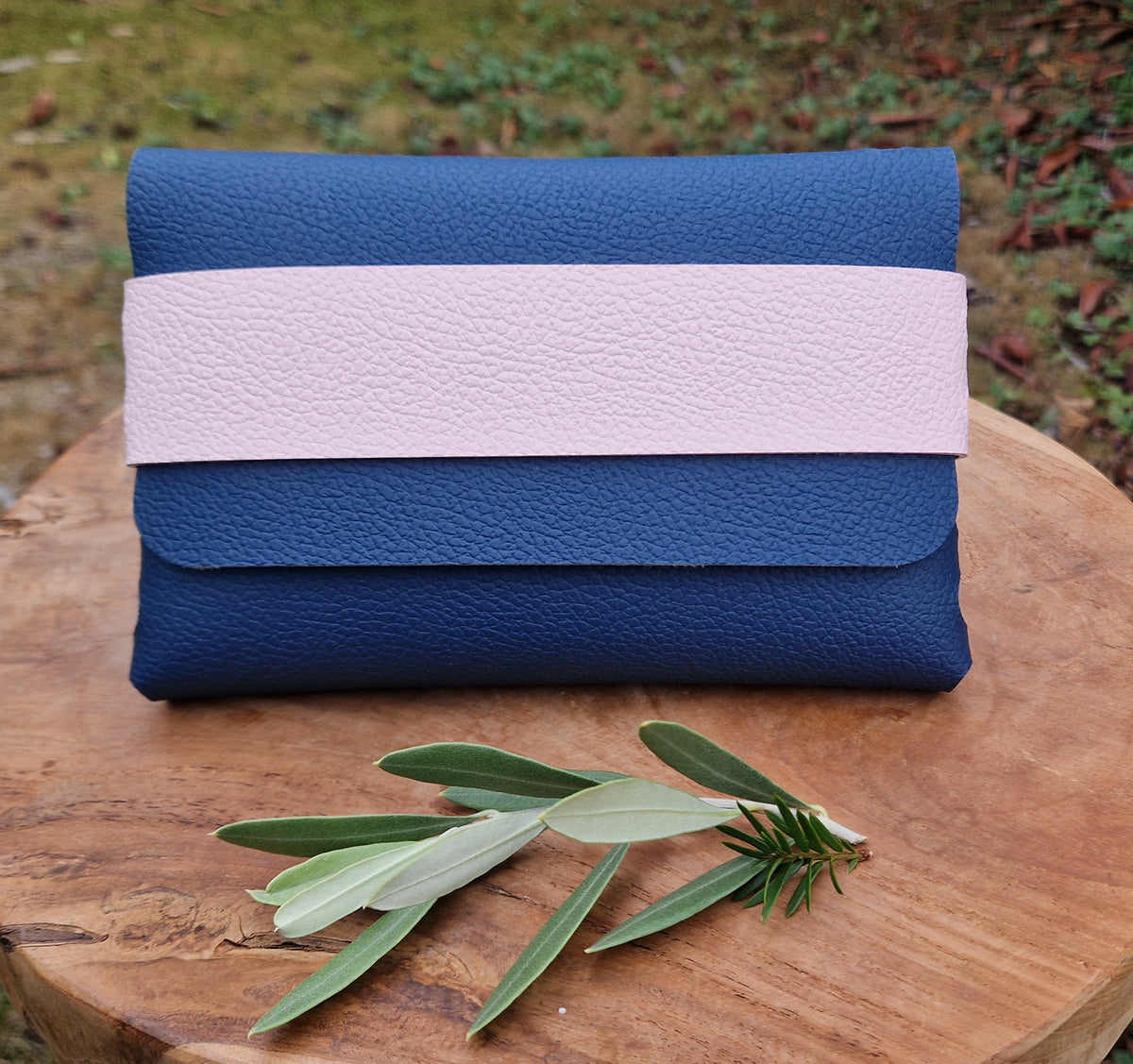 Etui minimaliste (bleu marine et rose)