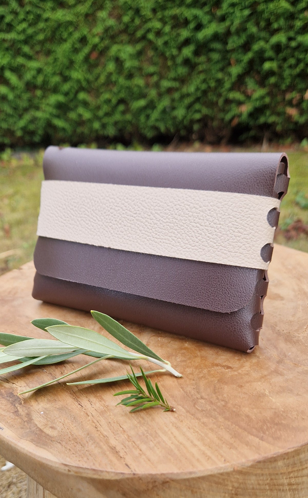 Etui minimaliste (marron et beige)