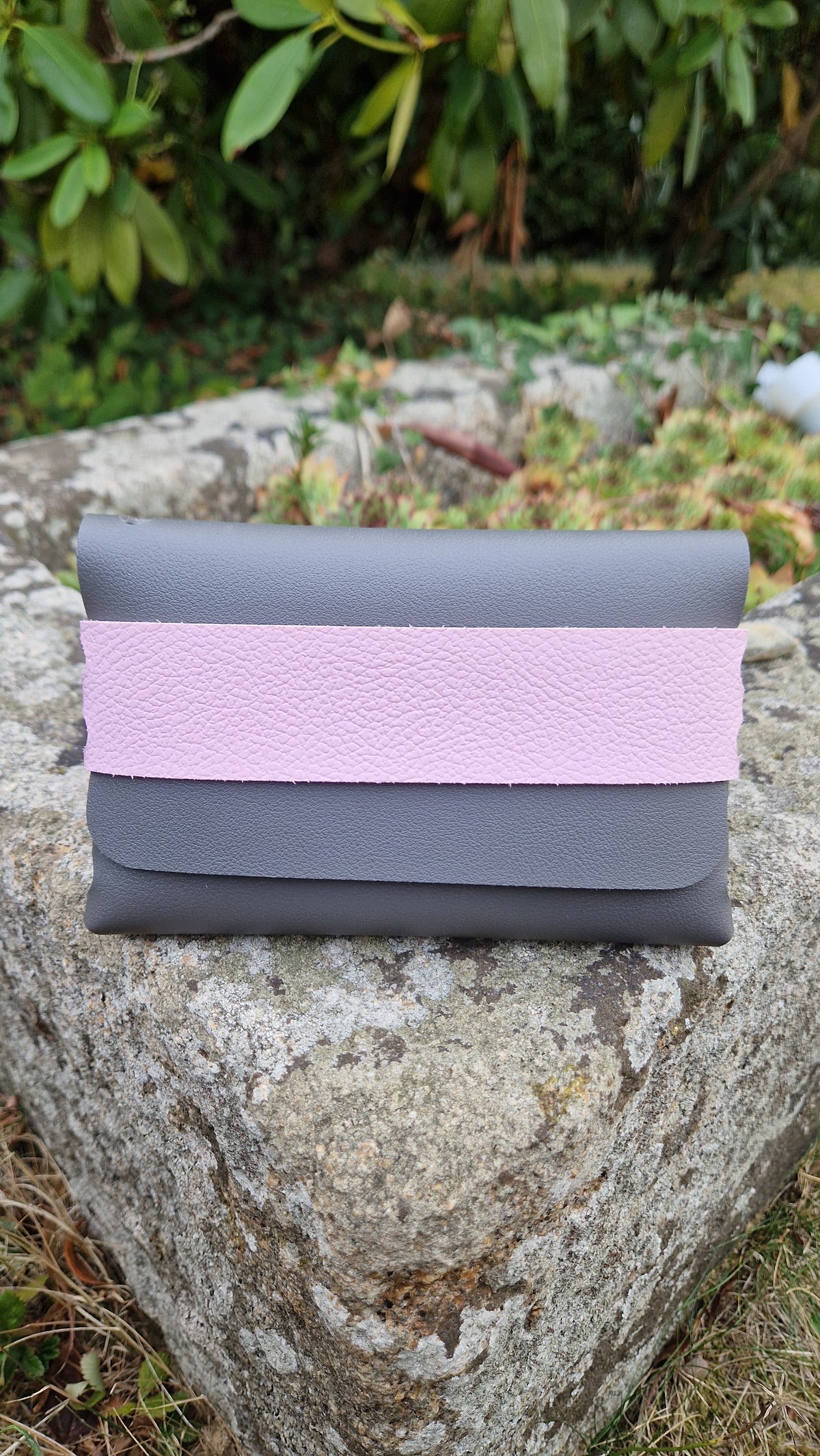 Etui minimaliste (gris et rose)