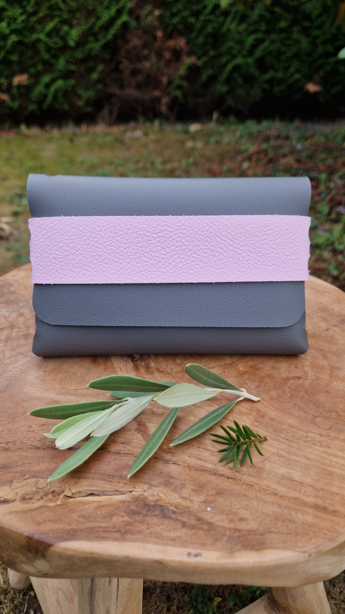 Etui minimaliste (gris et rose)