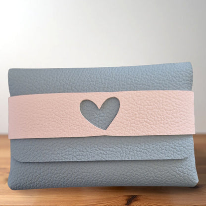 Etui minimaliste (amour discret)