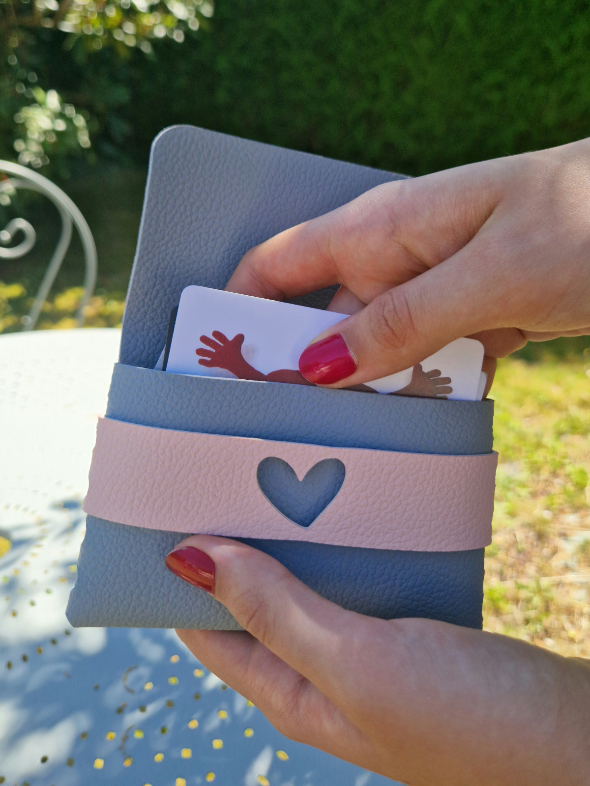 Etui minimaliste (amour discret)